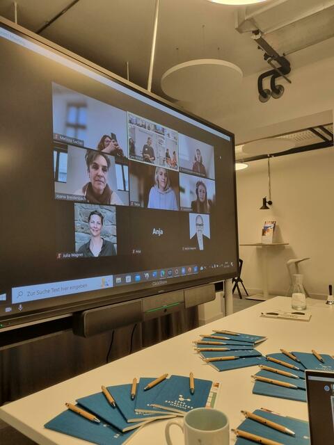 Es waren weitere Teilnehmende hybrid zugeschaltet | Foto: 1000 Satellites GmbH