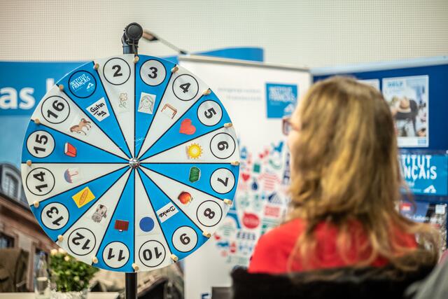 Glücksräder - wie hier beim Institut Francais - waren in diesem Jahr weit verbreitet. | Foto: Christian Gaier 