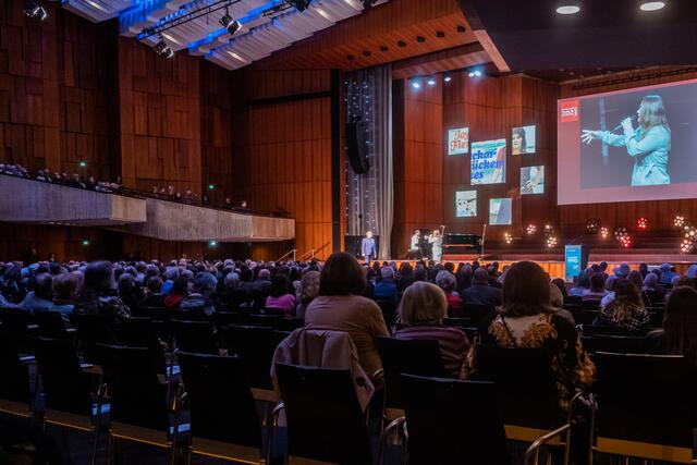 Im Rosengarten sahen die Zuschauer einen Auszug aus dem Joy-Fleming-Musical. | Foto: Christian Gaier