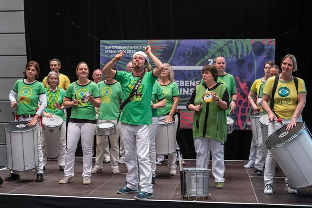 Der Trommelpalast sorgte für Stimmung.  | Foto: Christian Gaier 