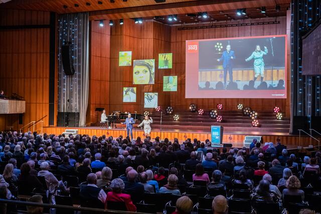 Im Rosengarten sahen die Zuschauer einen Auszug aus dem Joy-Fleming-Musical. | Foto: Christian Gaier 