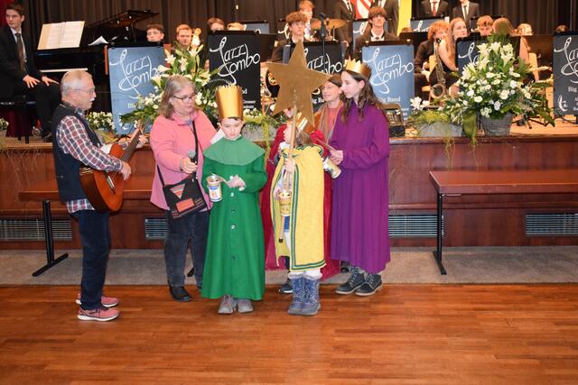 Sternsinger überbringen den Segen | Foto: B. Bender