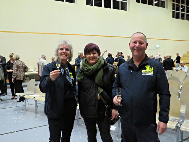 First Responder nahmen Bettina Zahn in ihre Mitte | Foto: Brigitte Melder