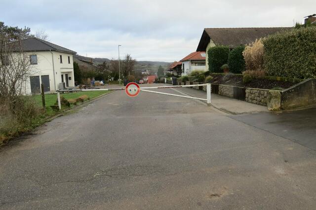 Oberotterbach: Hier ist die Durchfahrt für den Radverkehr noch blockiert. | Foto: adfc