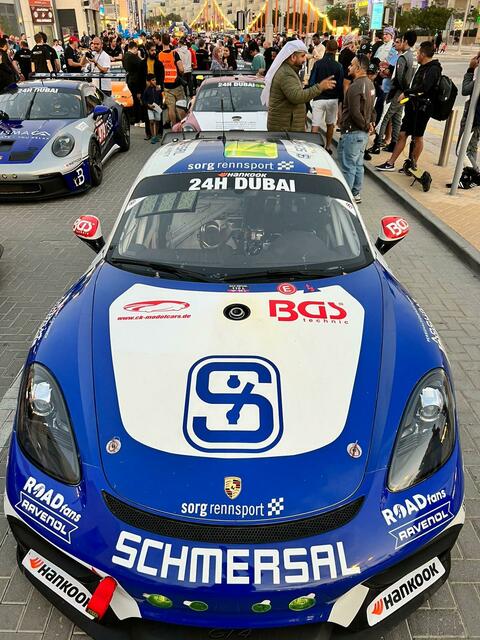 Der Porsche Cayman wird in Dubai vom Team Sorg Rennsport eingesetzt