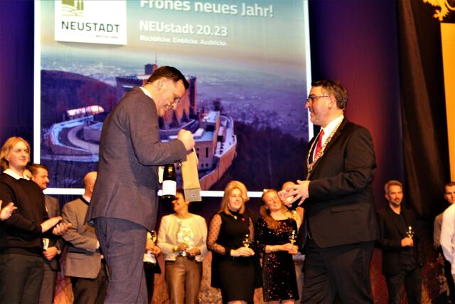 Moderator Holger Wienpahl und OB Marc Weigel | Foto: Markus Pacher