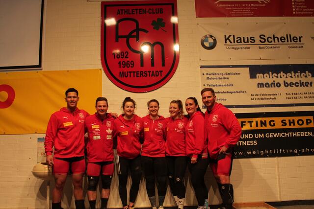 Die Gewichtheber vom AC 1892 Mutterstadt haben den Heimkampf gegen den TB 03 Roding souverän gewonnen (Foto Michael Sonnick)