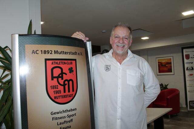Auch der 1. Vorsitzende vom AC Mutterstadt Peter Amberger freute sich über den Heimerfolg (Foto Michael Sonnick)