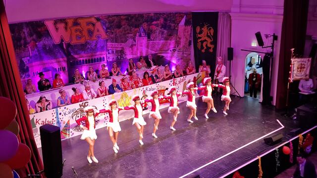 Gardetanz darf natürlich bei keiner Karnevalssitzung fehlen | Foto: Ralf Vester