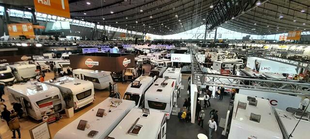 Über 1000 Campingfahrzeuge unterschiedlichster Ausstattung sind auf dem Messe zu sehen.
Bild: Hartmut Reuschel