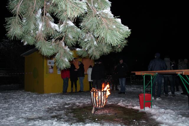 Erstmals fand auf dem Gelände vom Tennisclub Limburgerhof ein Feuerkörbe-Abend statt (Foto Michael Sonnick)