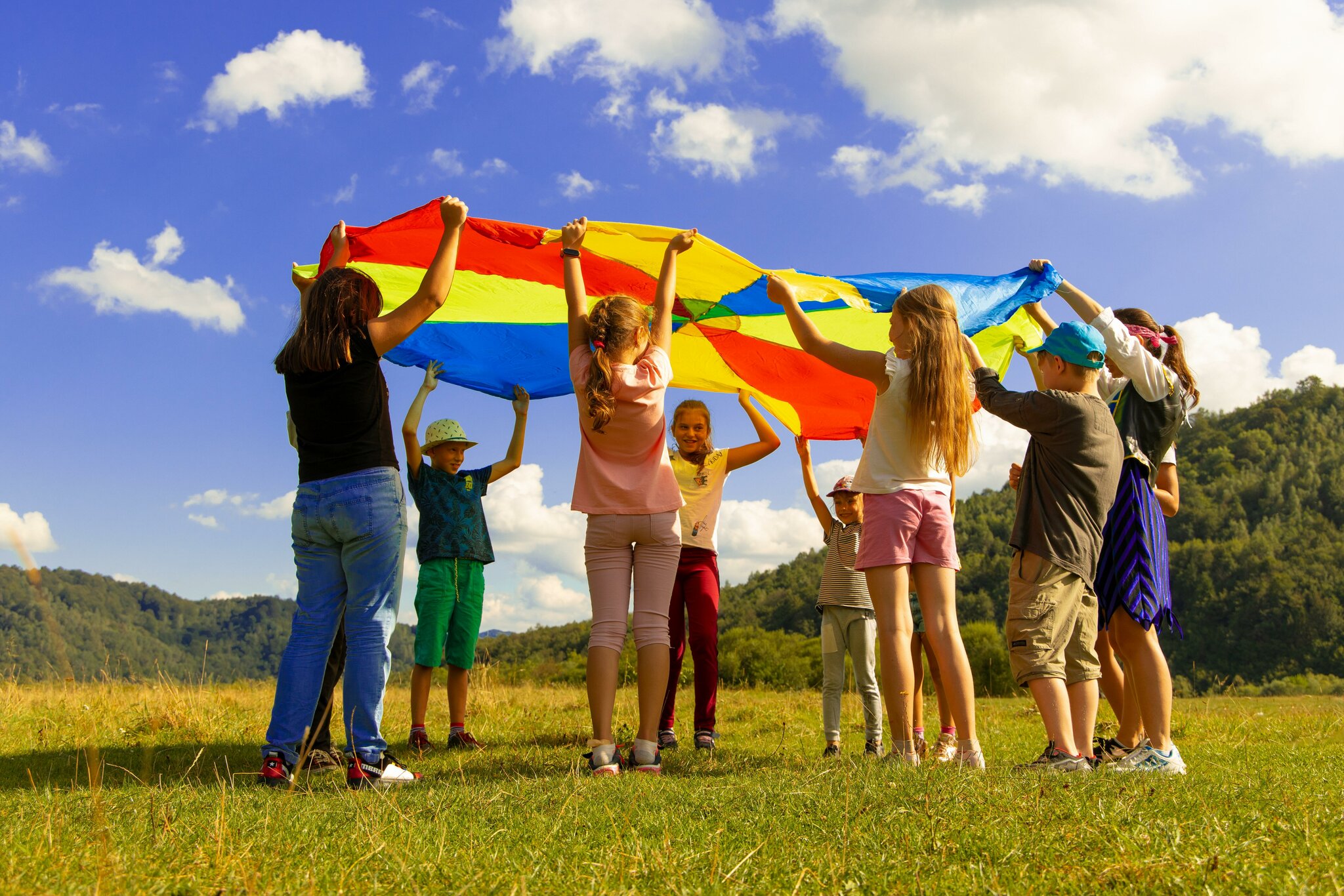 KINDERBETREUUNG IN DEN SOMMERFERIEN: Spaß und Action für Schulkinder ...