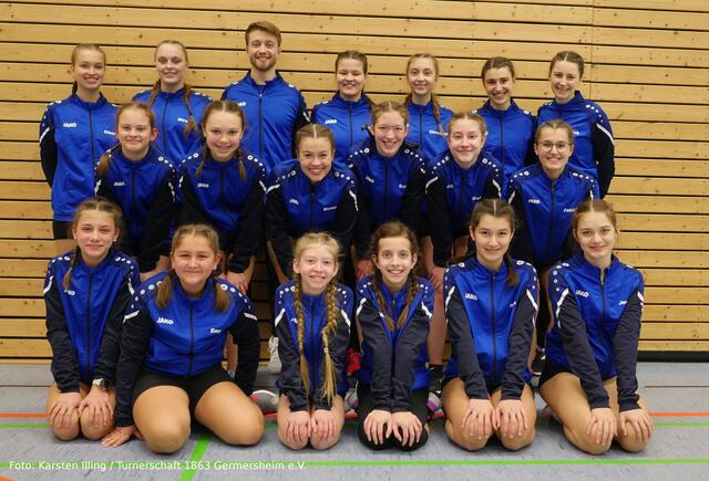 hintere Reihe vlnr: Chiara Huber, Mira Beck, Mark Maurer, Simone Illing, Christina Khramtsov, Ronja Höfers und Sarah Höfers ----- mittlere Reihe vlnr: Stefanie Nering, Milena Riester, Bianca Illing, Emilia Messerschmidt, Diana Brauer und Fabienne Metzger ----- vordere Reihe vlnr: Alexandra Florinski, Emely Prel, Linda Orschel, Lilly Ehmer, Petra Golik und Jessica Grünwald | Foto: Karsten Illing