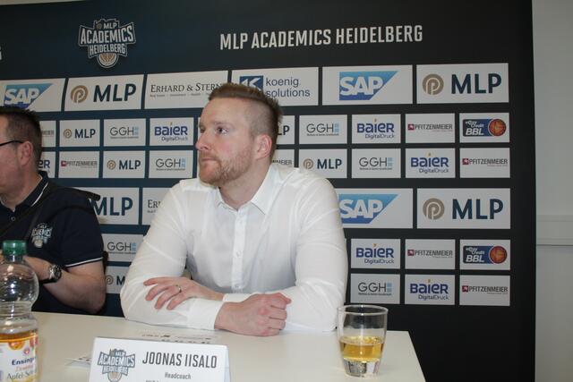 Der Headcoach von den MLP Academics Heidelberg Joonas Iisalo ist zufrieden (Foto Michael Sonnick)