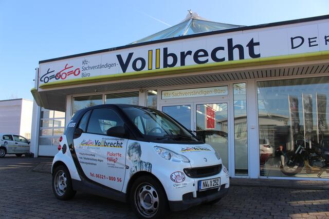 Ein Kfz-Sachverständigen-Büro darf an der überregional besuchten „Neustadter Automeile“ nicht fehlen.