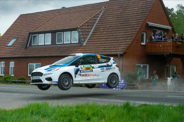 Raffael Sulzinger und Lisa Kiefer im Ford Fiesta