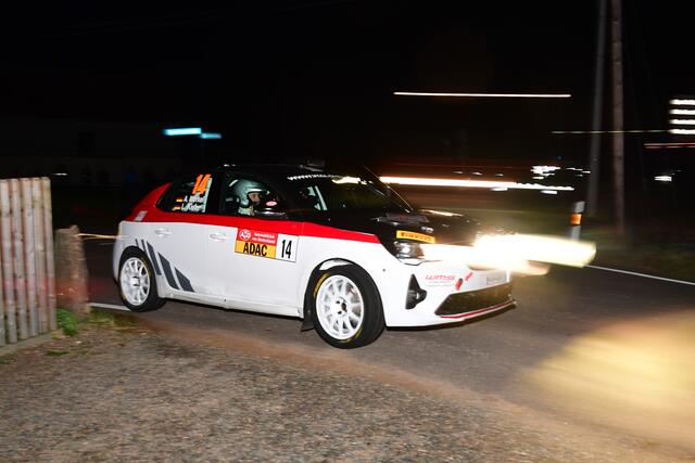 Alexander Merkel mit Beifahrerin Lisa Kiefer im Opel Corsa Rally4