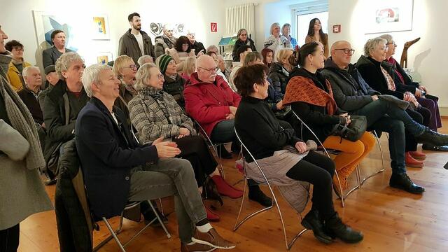 Volles Haus in der Artgalerie am Schloss bei der Vernissage | Foto: Südpfälzische Kunstilde