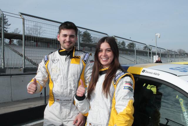 Dennis Härle freute sich mit Beifahrerin Lisa Kiefer nach der Rallye Nordbaden auf dem Hockenheimring (Foto Michael Sonnick)