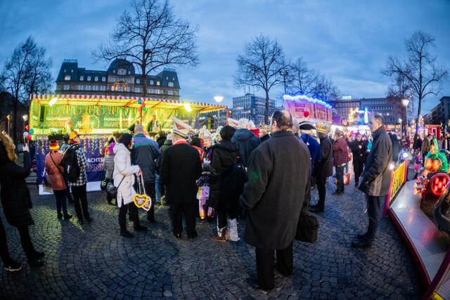 Ganz schön was los am Wasserturm.  | Foto: Christian Gaier