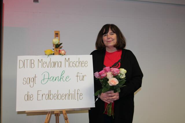 Auch die Oberbürgermeisterin Jutta Steinruck beteiligte sich an der Aktion (Foto Michael Sonnick)
