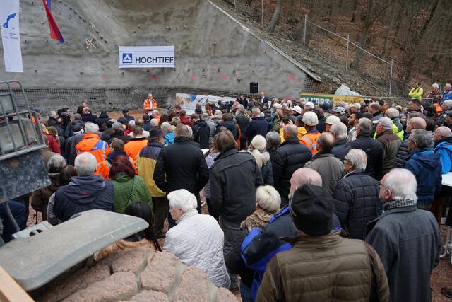 Ansturm beim feierlichen Tunnel-Durchschlag der Ortsumgehung Imsweiler | Foto: Wochenblatt-Reporter Stephen Wüstenberg