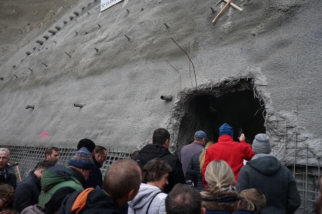 Und los geht die Tunnelbegehung | Foto: Wochenblatt-Reporter Stephen Wüstenberg