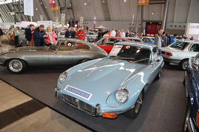 Der Jaguar E-Type ist auf jeder Odtimer-Messe ein echter Hingucker.
Bild: Reuschel ( moto-foto )