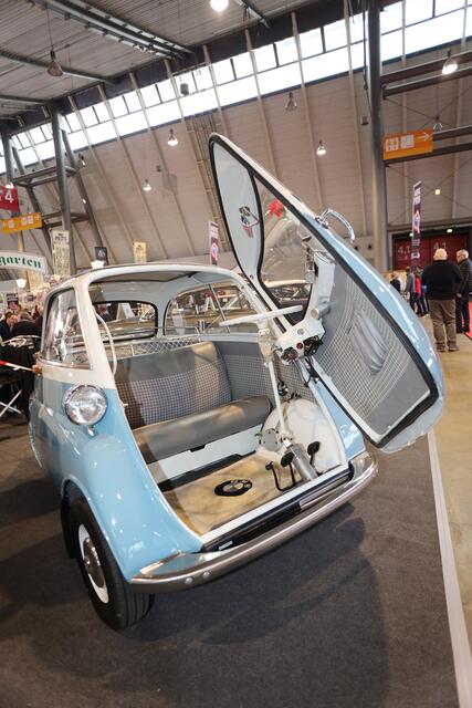 Ein Muss auf jeder Oldtimer- Messe - BMW Isetta.
Bild: Reuschel ( moto-foto )