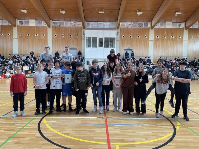 Klasse 7a freute sich über den Finalsieg aus der Gruppe 7/8  | Foto: Weiler