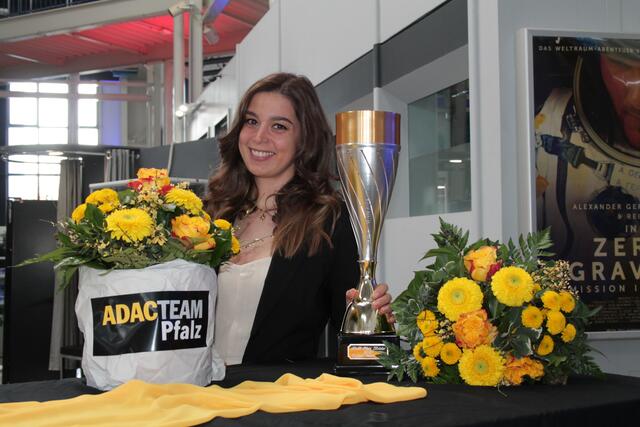 Lisa Kiefer bei der Auszeichnung zur Pfalzsportlerin vom ADAC Pfalz (Foto Michael Sonnick)