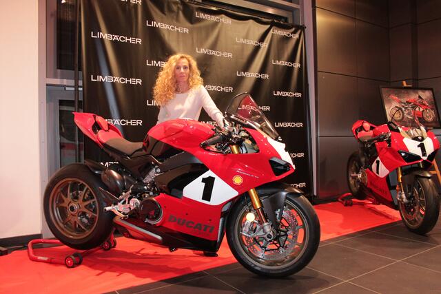 Die Geschäftsführerin Monika Schwill beim Charity-Event von Limbächer in Stuttgart (Foto Michael Sonnick)