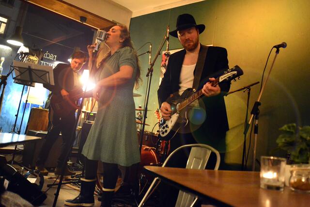 Toru de Kneip: Indie-Pop von der Rockcover-Band „Suitcase of Grace“  im Soku. | Foto: Palatina-Concerts