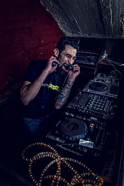 Tour de Kneip: Zwei DJs sorgen mit House/Elektro im Escobar für gute Stimmung. | Foto: Palatina-Concerts