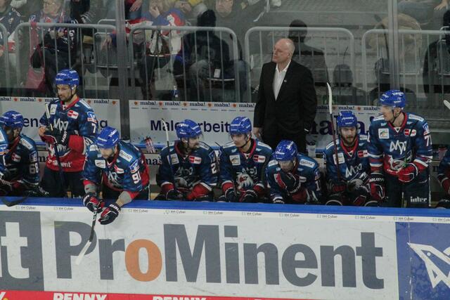 Adler-Trainer Bill Stewart war nach der Heimniederlage enttäuscht (Foto Michael Sonnick)