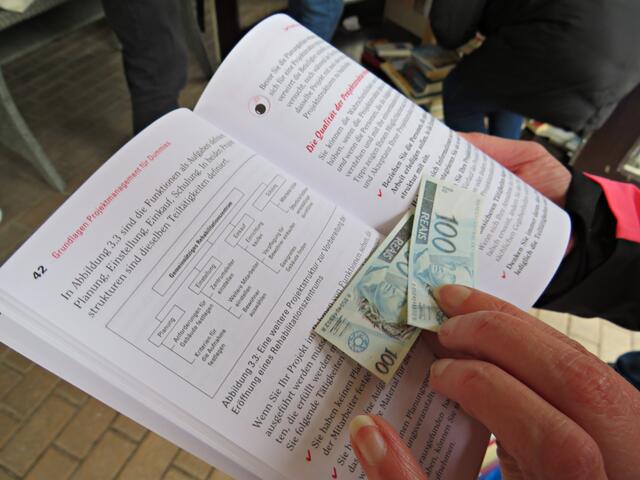 Ui, Geldfund, leider nur Spielgeld | Foto: Brigitte Melder