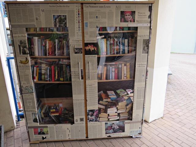 Vorher: So sah der Bücherschrank vor der Aktion aus | Foto: Brigitte Melder
