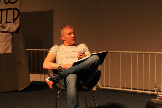 Durch die Filmpremiere führte Ralf Antweiler (Foto Michael Sonnick)