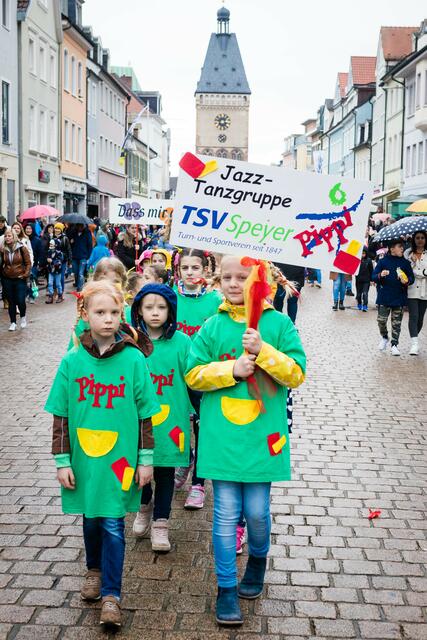 Die Pippis der Jazz-Tanzgruppe des TSV Speyer tanzten am Ende um den Schneemann herum | Foto: Cornelia Bauer
