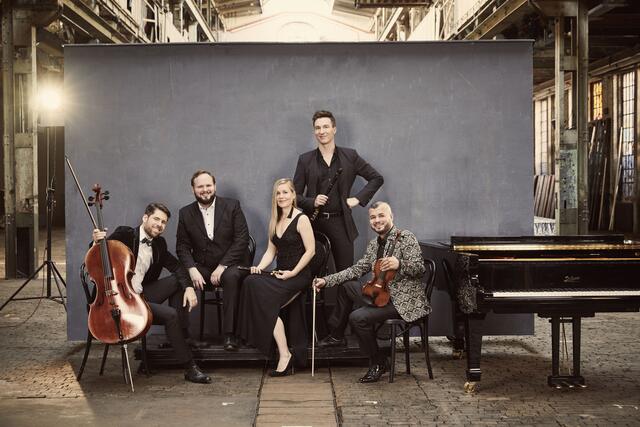 "Spark - die klassische Band" spielt in der Besetzung Cello, Geige, Klavier und zwei Flöten | Foto: Spark