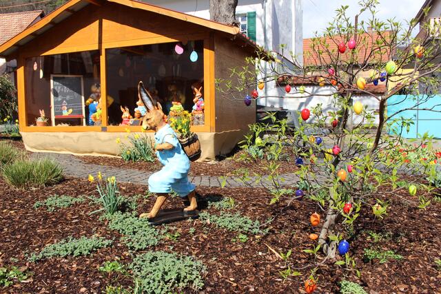 Der Osterhase trifft erste Vorbereitungen für das Osterfest. | Foto: Markus Pacher