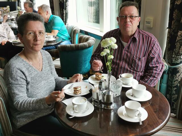 Pause bei Kaffee und Kuchen in der Lounge. | Foto: Ulrich Arndt