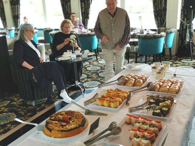 Kuchenbuffet in der Lounge. | Foto: Ulrich Arndt