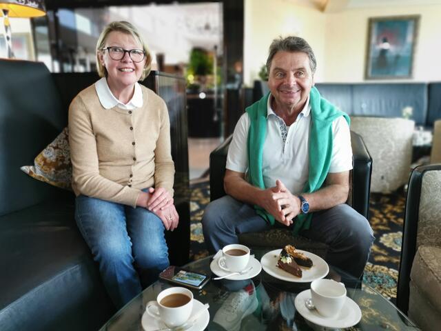 Pause bei Kaffe und Kuchen in der Lounge. | Foto: Urich Arndt