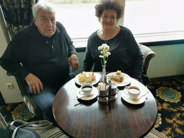 Pause bei Kaffee und Kuchen in der Lounge. | Foto: Ulrich Arndt