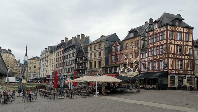 Der Marktplatz in Rouen mit historischen Fachwerkhäusern. | Foto: Ulrich Arndt