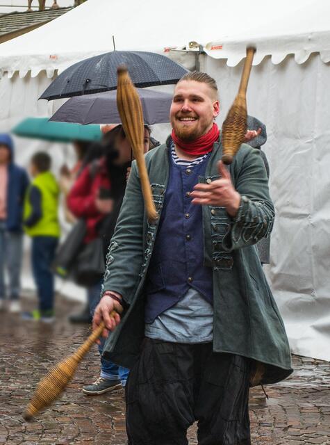 Mit dabei war auch Gaukler "Timelino", der das Publikum mit Jonglierkunst beeindruckte und am Abend mit seiner Feuershow die Besucher begeisterte | Foto: Frank Schäfer