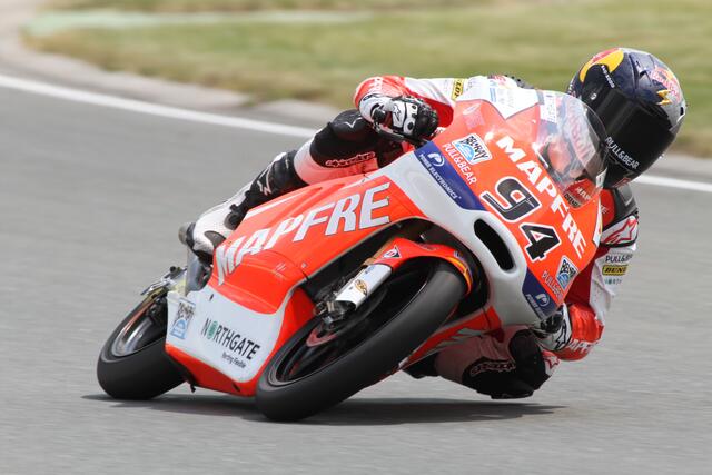 Jonas Folger am Sachsenring 2013 auf KTM.
Bild: Reuschel ( moto-foto )