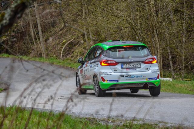Raffael Sulzinger und Lisa Kiefer im Ford Fiesta Rally4 | Foto: Teamfoto