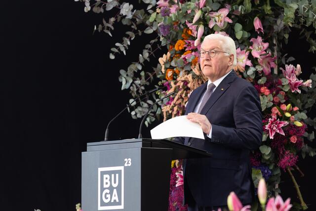 Bundespräsident Frank-Walter Steinmeier bei seiner Rede auf der BUGA 23-Bühne.  | Foto: Christian Gaier
